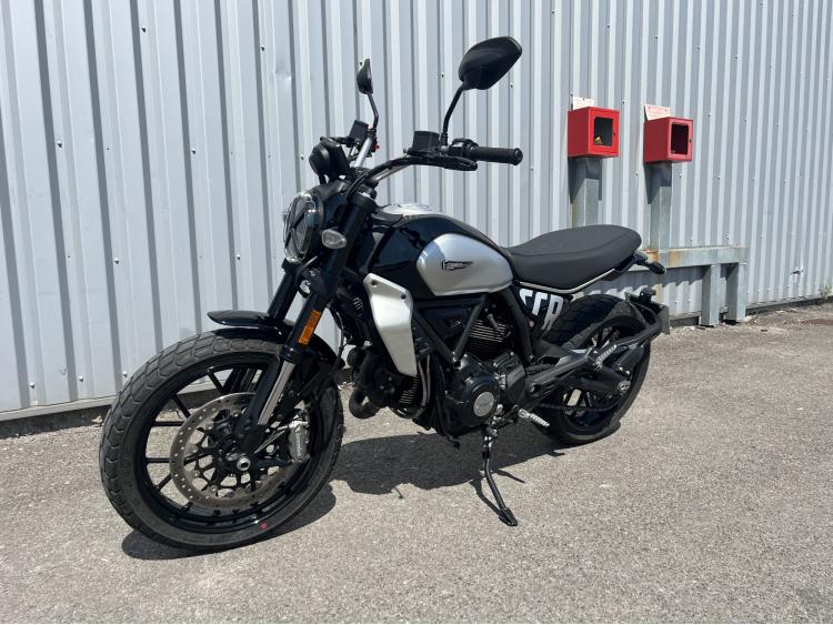 DUCATI SCRAMBLER 800 (A PARTIR DE 124€/MOIS)