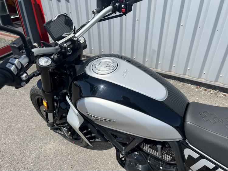DUCATI SCRAMBLER 800 (A PARTIR DE 124€/MOIS)