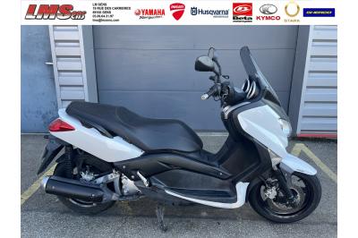 YAMAHA X-MAX 250