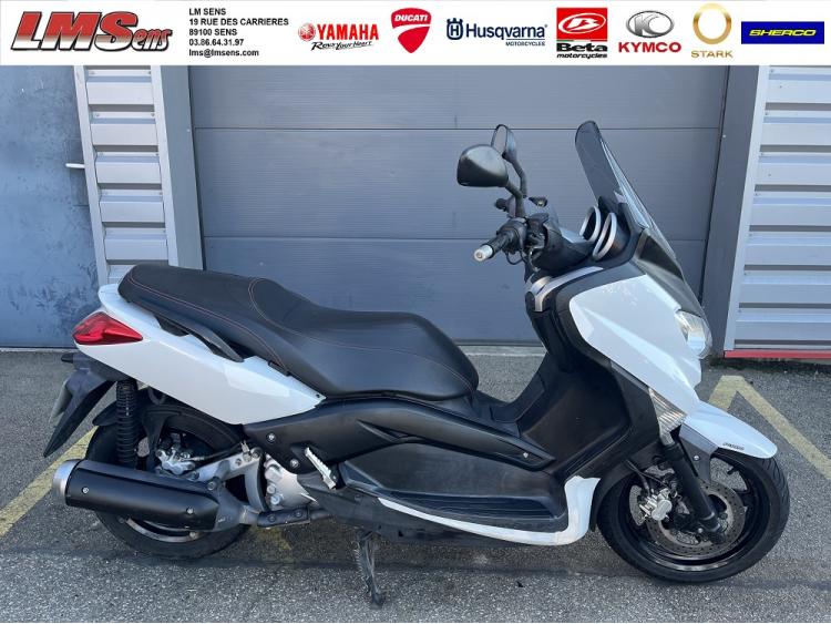 YAMAHA X-MAX 250