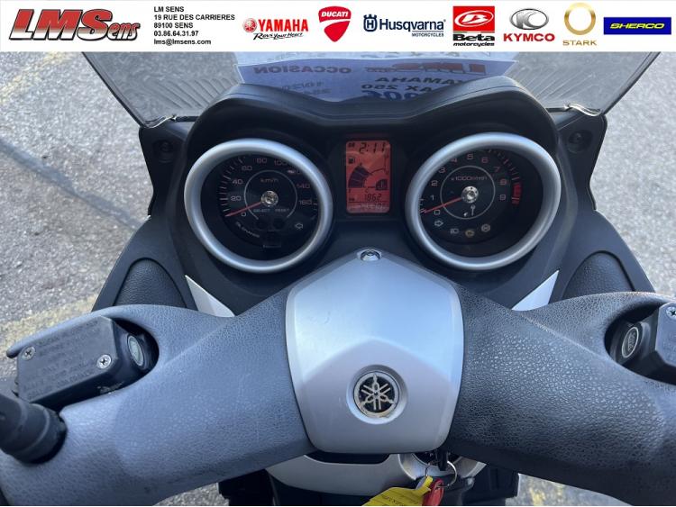 YAMAHA X-MAX 250