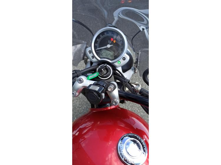 TRIUMPH STREET TWIN  900