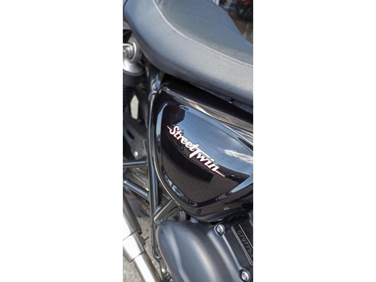 TRIUMPH STREET TWIN  900