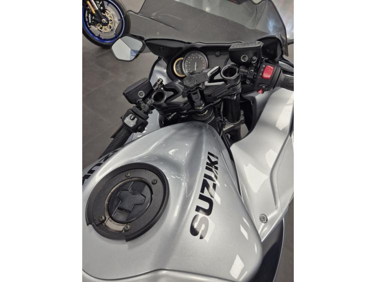 SUZUKI GSX-R 1300 HAYABUSA