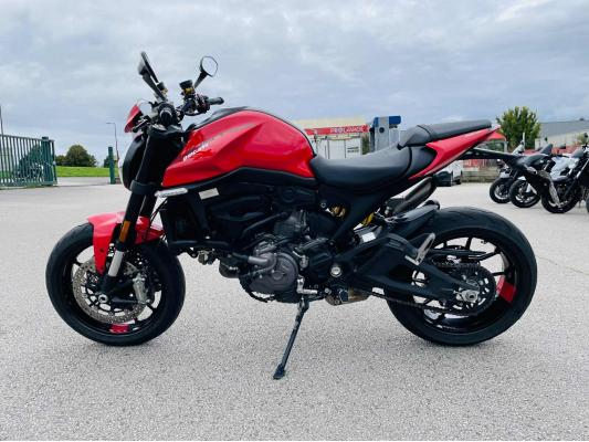 DUCATI 900 MONSTER