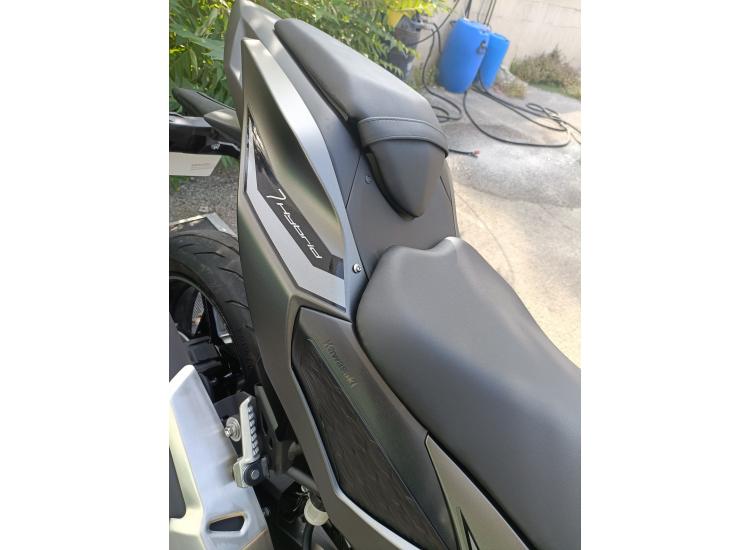 KAWASAKI Z7 HYBRIDE HEV ( Z 7 )  0 kms NEUF IMMATRICULE . A SAISIR