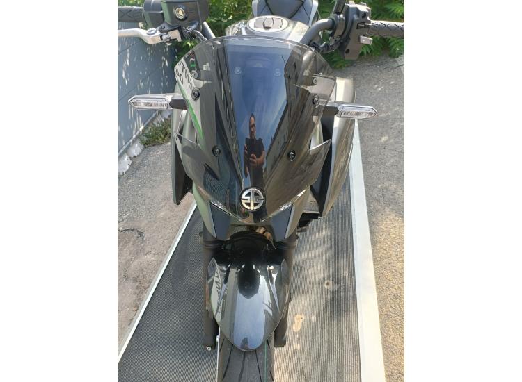 KAWASAKI Z7 HYBRIDE HEV ( Z 7 )  0 kms NEUF IMMATRICULE . A SAISIR