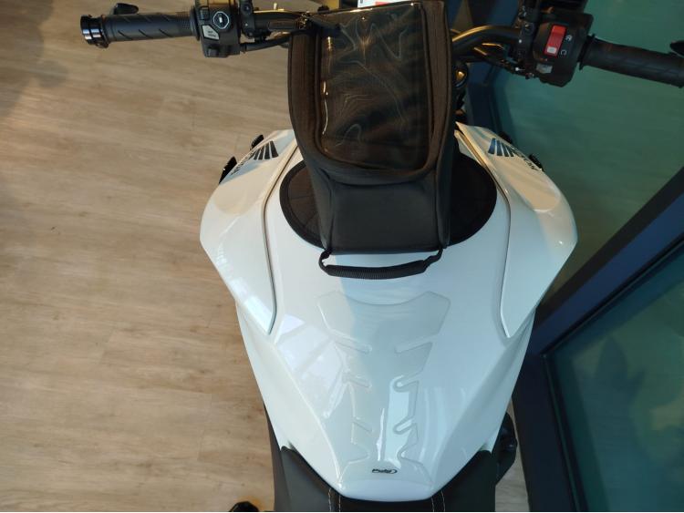 HONDA CB 1000 Hornet - 1er main - Equipée