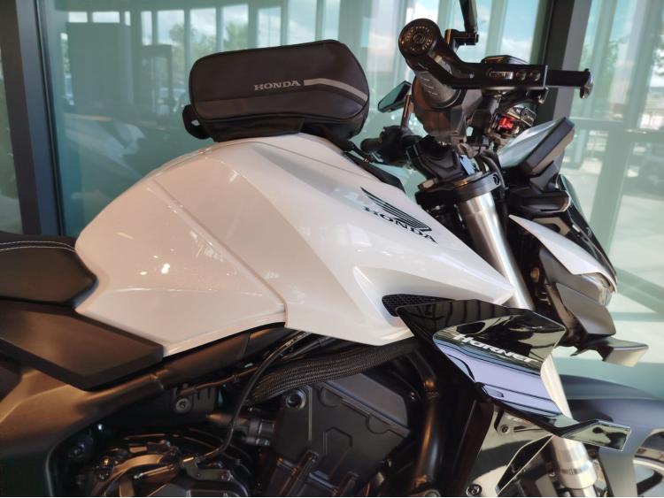 HONDA CB 1000 Hornet - 1er main - Equipée