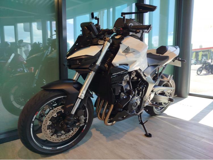HONDA CB 1000 Hornet - 1er main - Equipée
