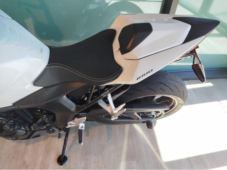 HONDA CB 1000 Hornet - 1er main - Equipée