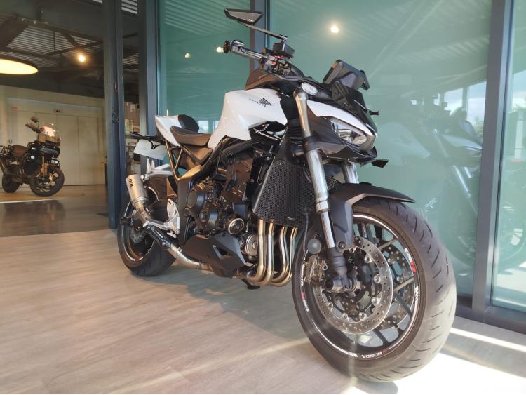 HONDA CB 1000 Hornet - 1er main - Equipée
