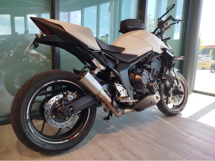 HONDA CB 1000 Hornet - 1er main - Equipée