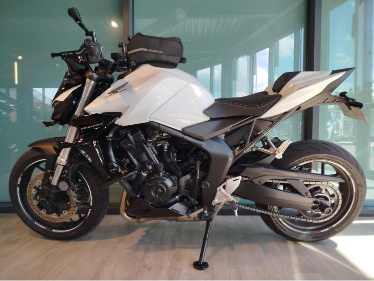HONDA CB 1000 Hornet - 1er main - Equipée