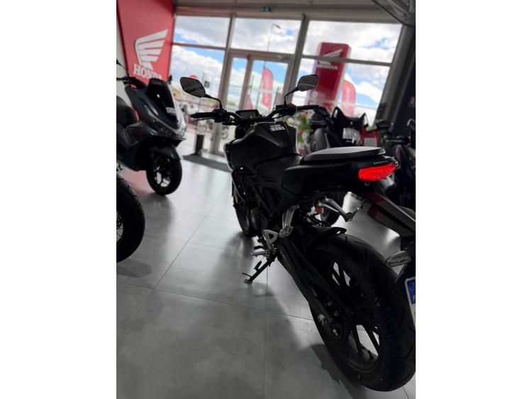 HONDA CB 125R