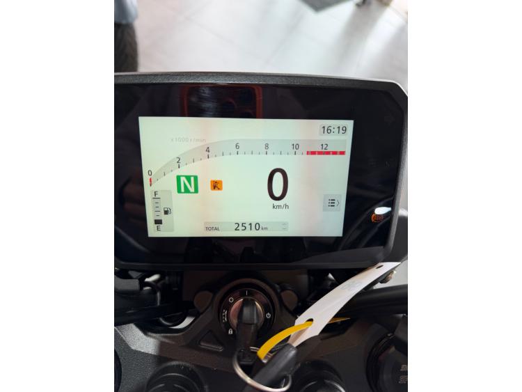 HONDA CB 125R