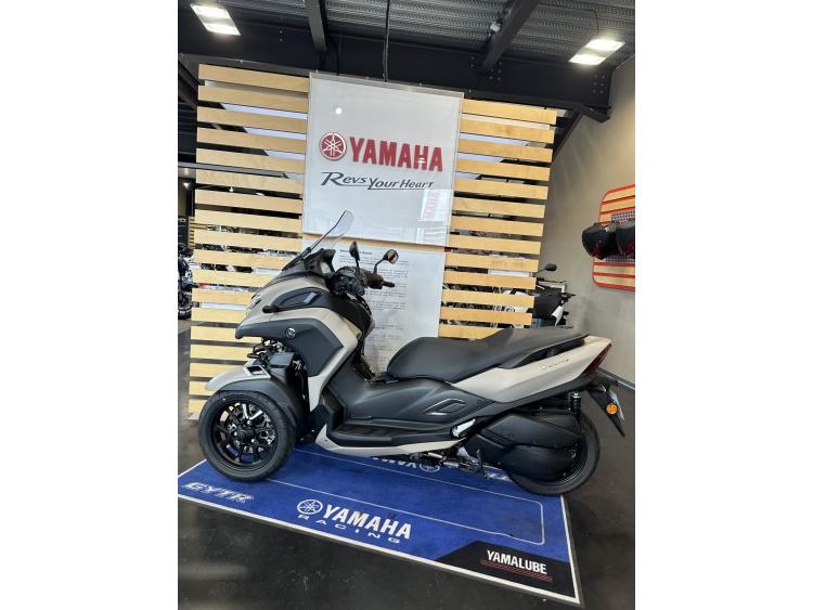 YAMAHA TRICITY 300