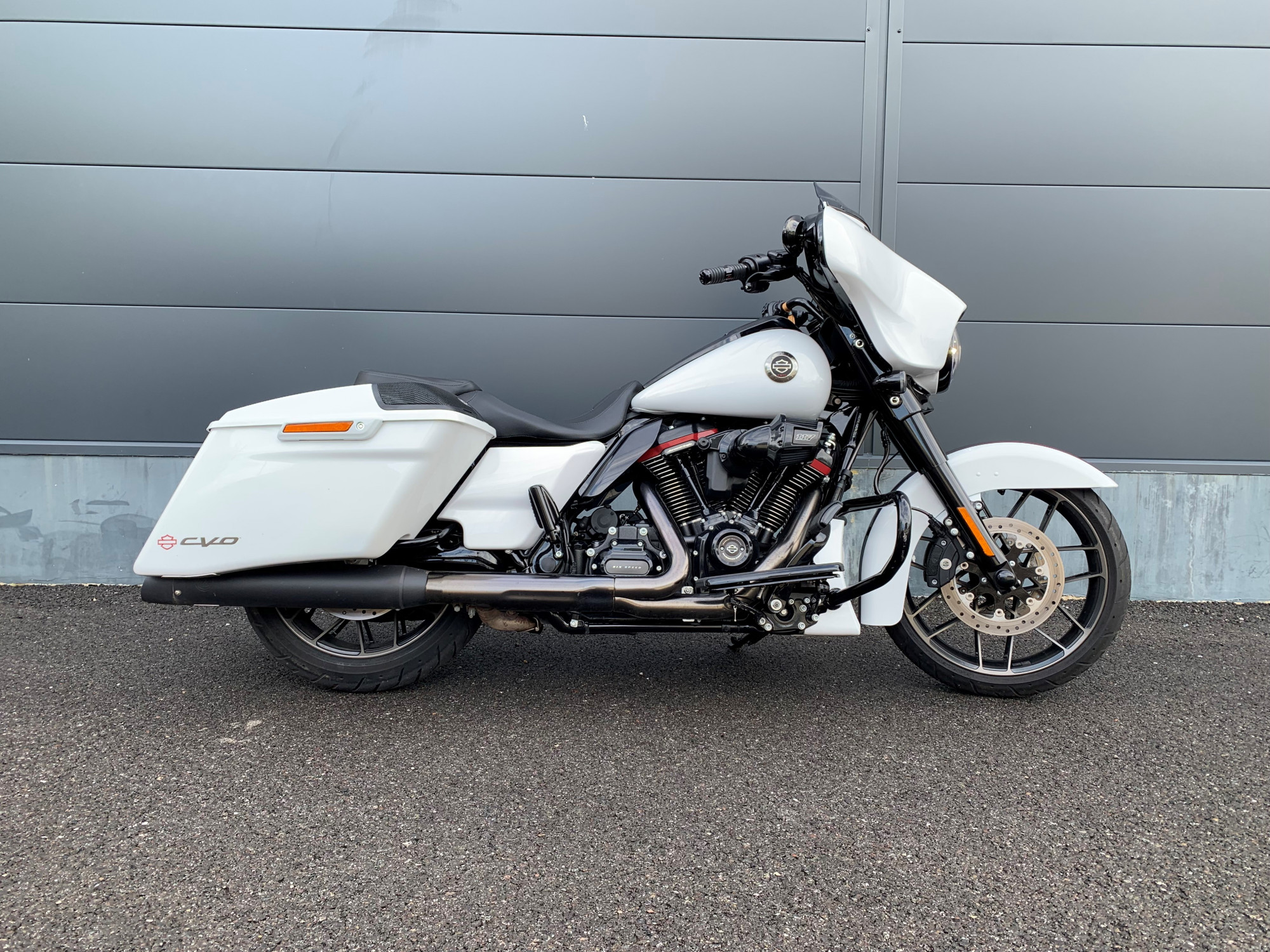 HARLEY-DAVIDSON TOURING STREET GLIDE 1923 CVO 