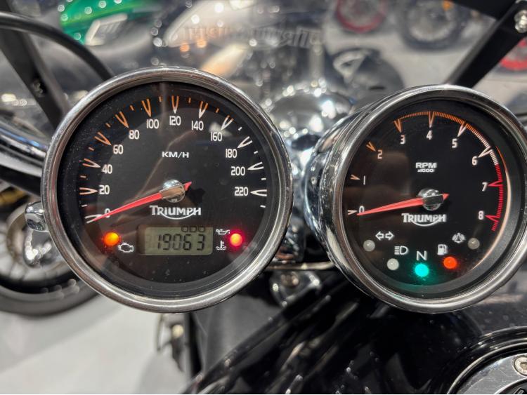 TRIUMPH Rocket III Touring