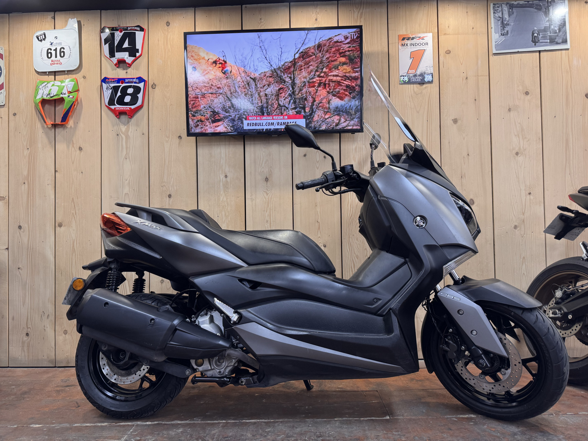 YAMAHA XMAX 300