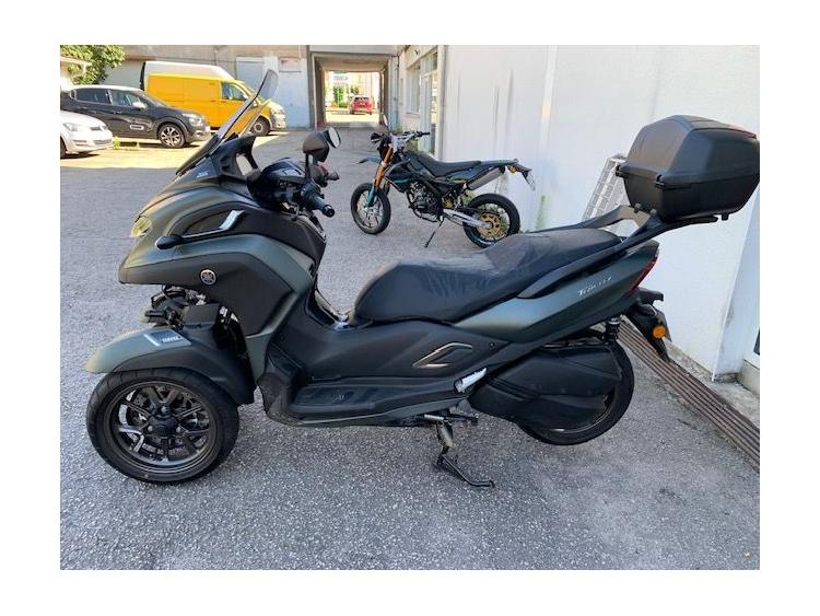 YAMAHA TRICITY 300