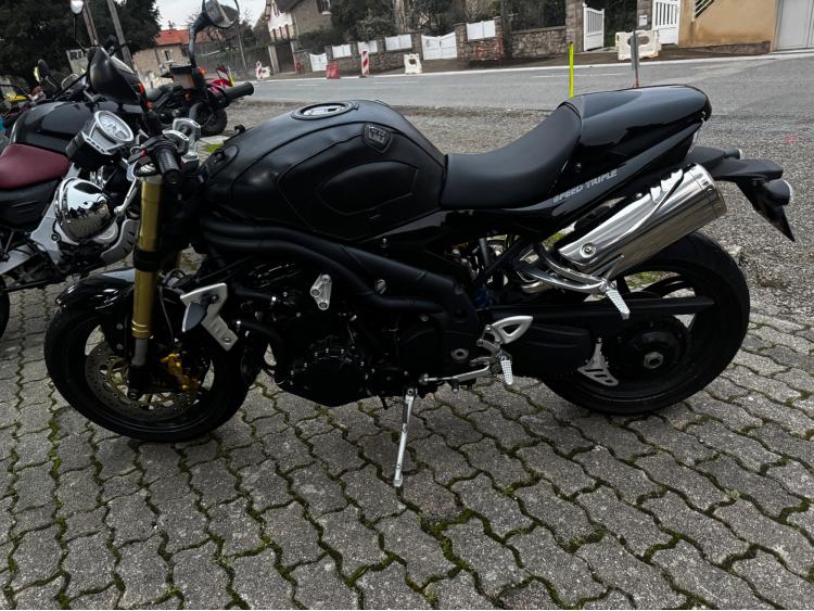 TRIUMPH SPEED TRIPLE 1050