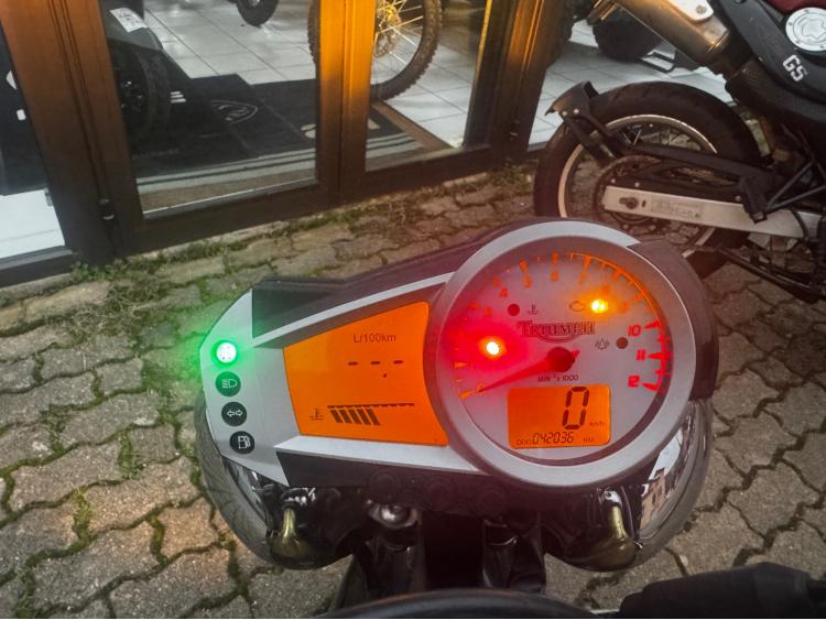 TRIUMPH SPEED TRIPLE 1050