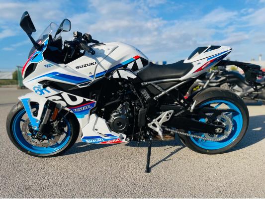 SUZUKI GSX-8R