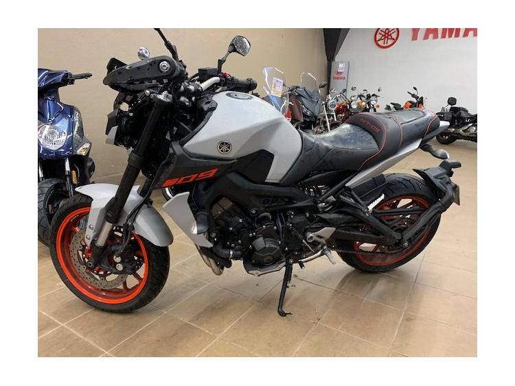 YAMAHA MT-09