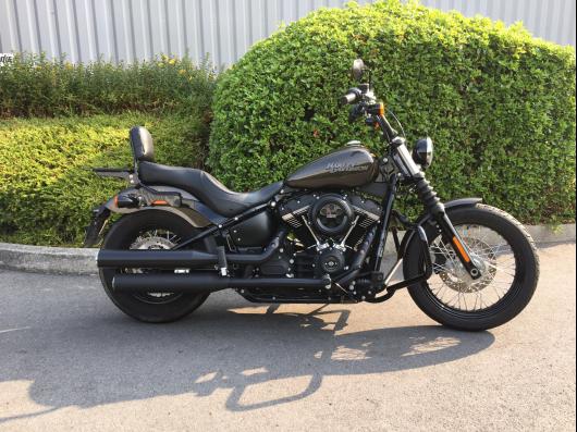 HARLEY-DAVIDSON SOFTAIL STREET BOB 1745