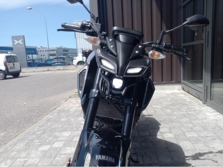 YAMAHA MT-125