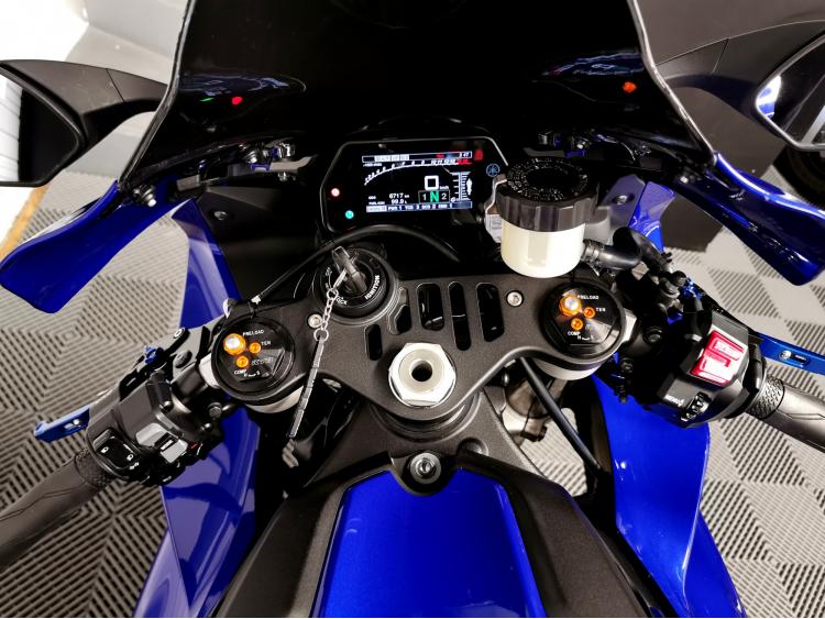 YAMAHA YZF 1000 R1 CROSSPLANE