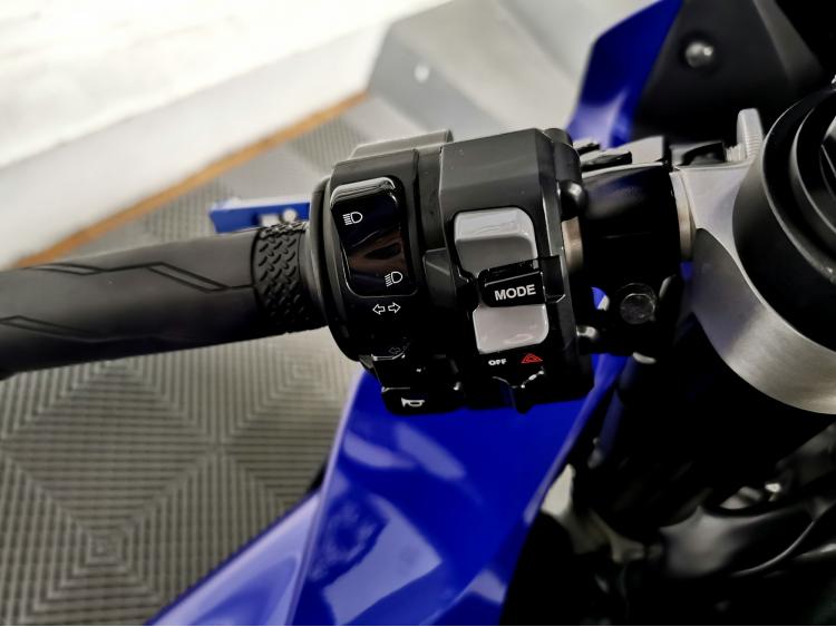 YAMAHA YZF 1000 R1 CROSSPLANE