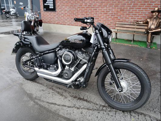 HARLEY-DAVIDSON SOFTAIL STREET BOB 1745