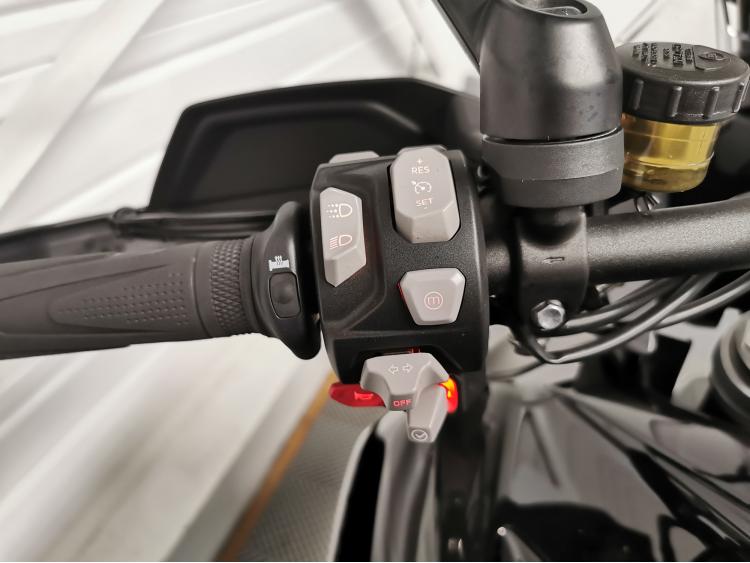 TRIUMPH TIGER 1200 GT EXPLORER - 1ERE MAIN