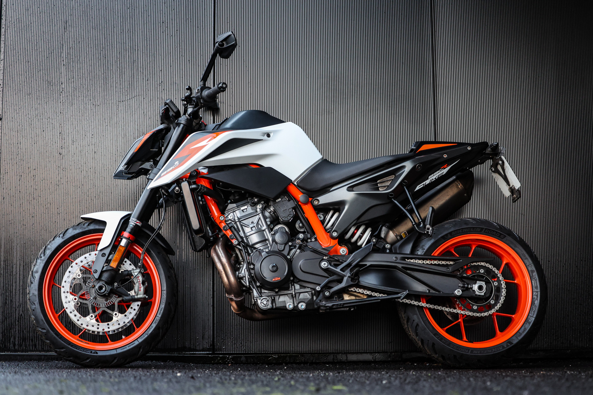 KTM 890 DUKE R
