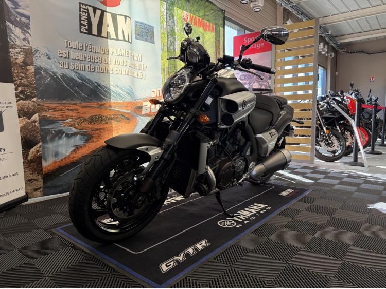 YAMAHA V-MAX 1700