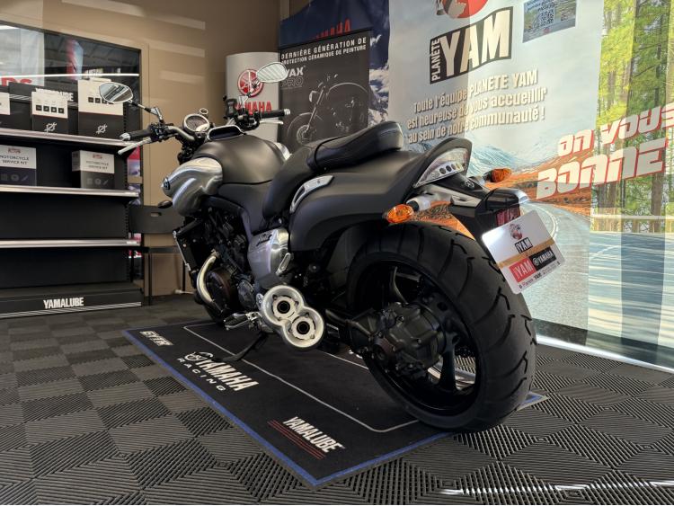 YAMAHA V-MAX 1700