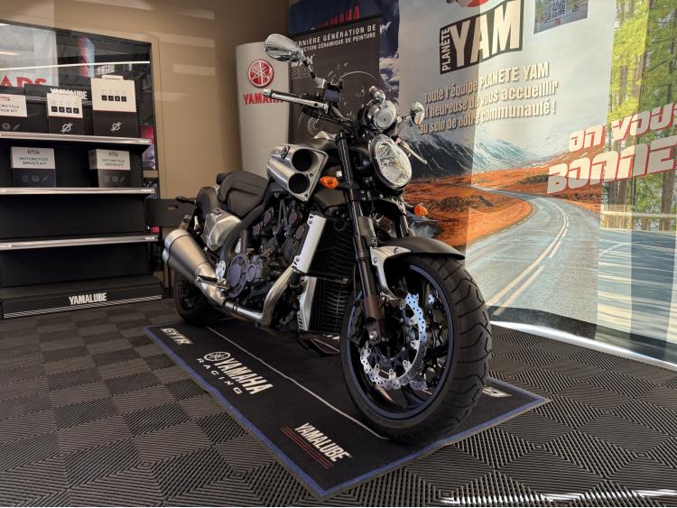 YAMAHA V-MAX 1700