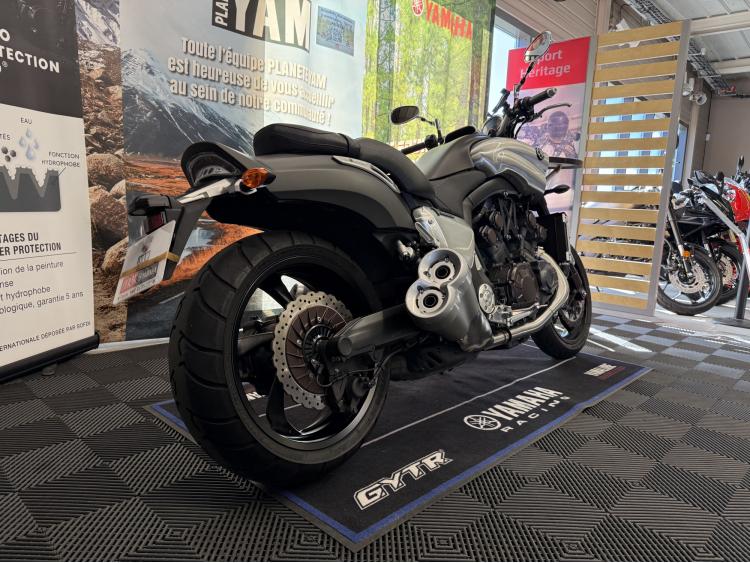 YAMAHA V-MAX 1700