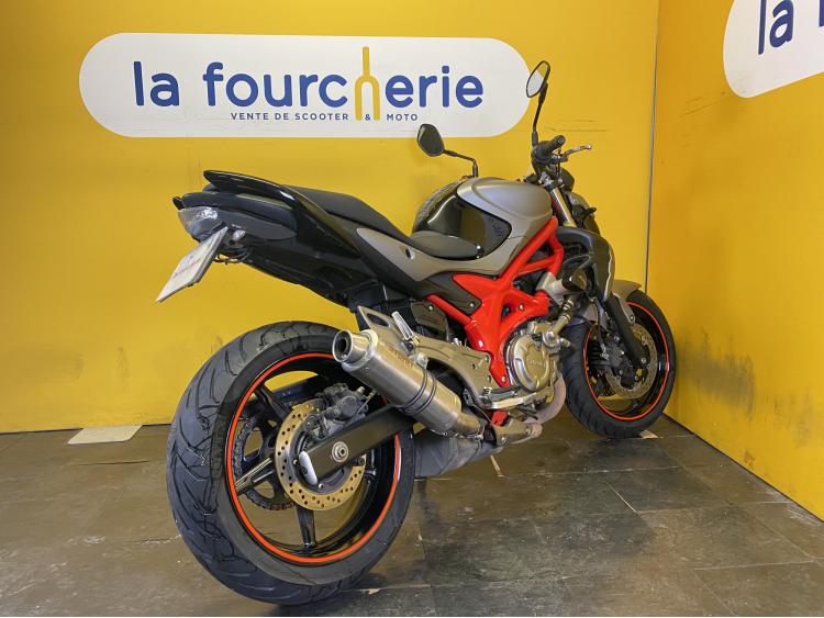 SUZUKI GLADIUS 650