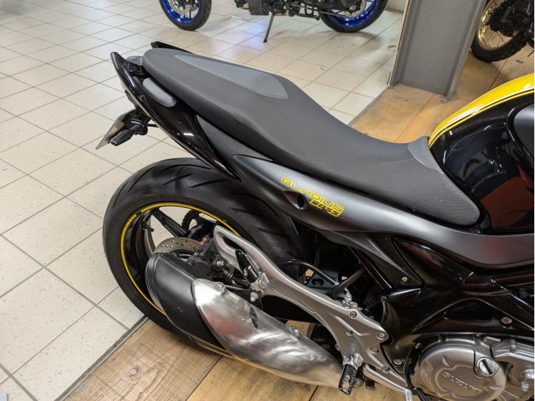 SUZUKI GLADIUS 650 A2*