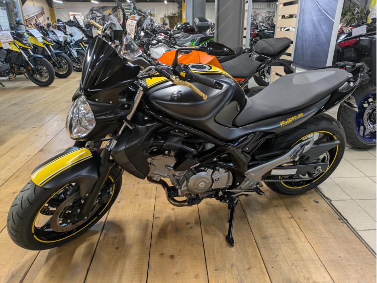 SUZUKI GLADIUS 650 A2*