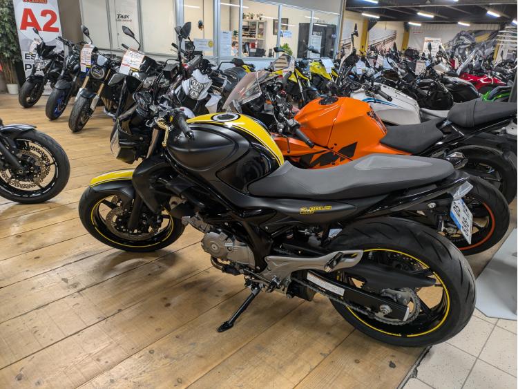 SUZUKI GLADIUS 650 A2*