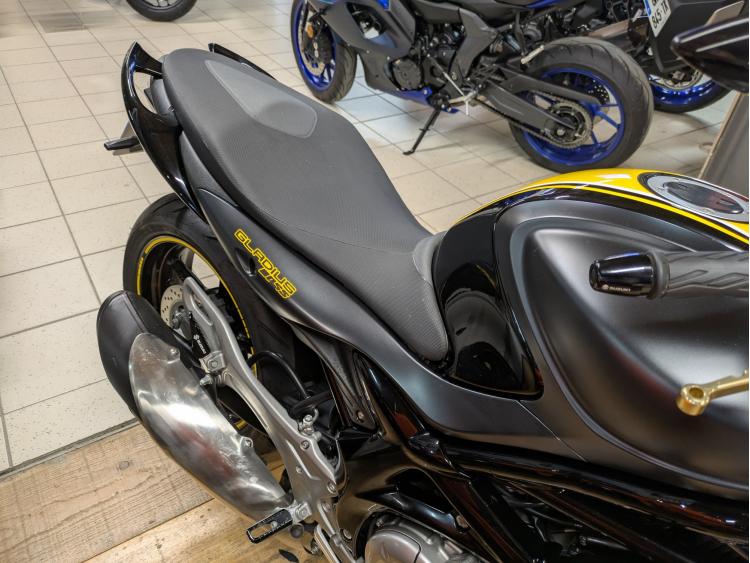SUZUKI GLADIUS 650 A2*