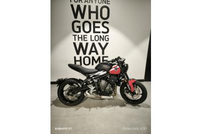 TRIUMPH TRIDENT 660