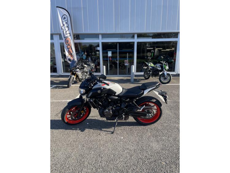 YAMAHA MT-07
