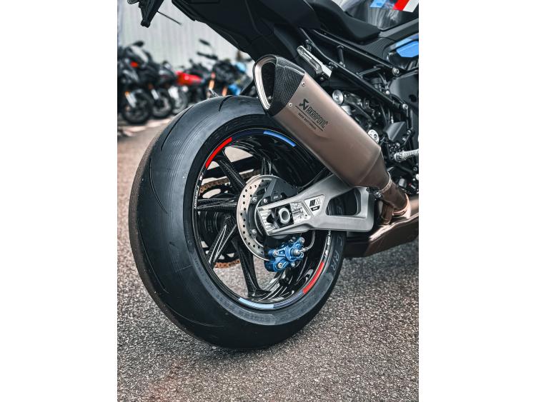 BMW M 1000 RR