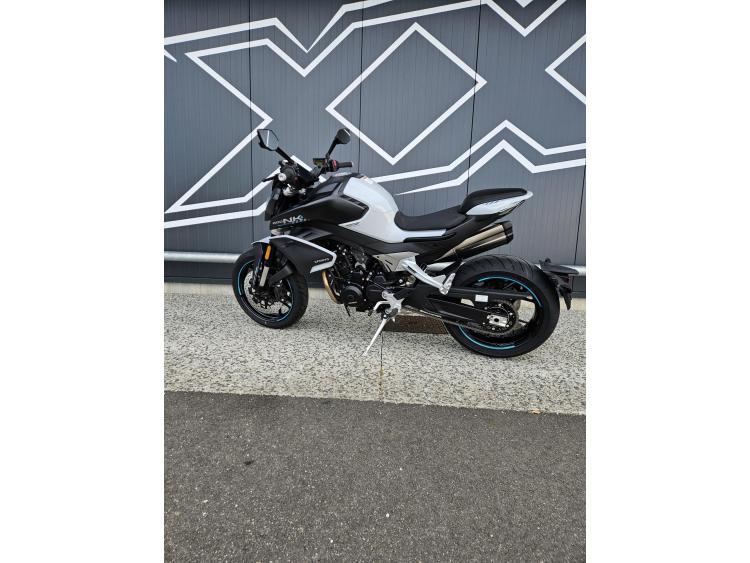 CF MOTO 800NK advanced Dispo Gris ou Noir 