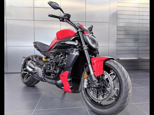 DUCATI X DIAVEL V4